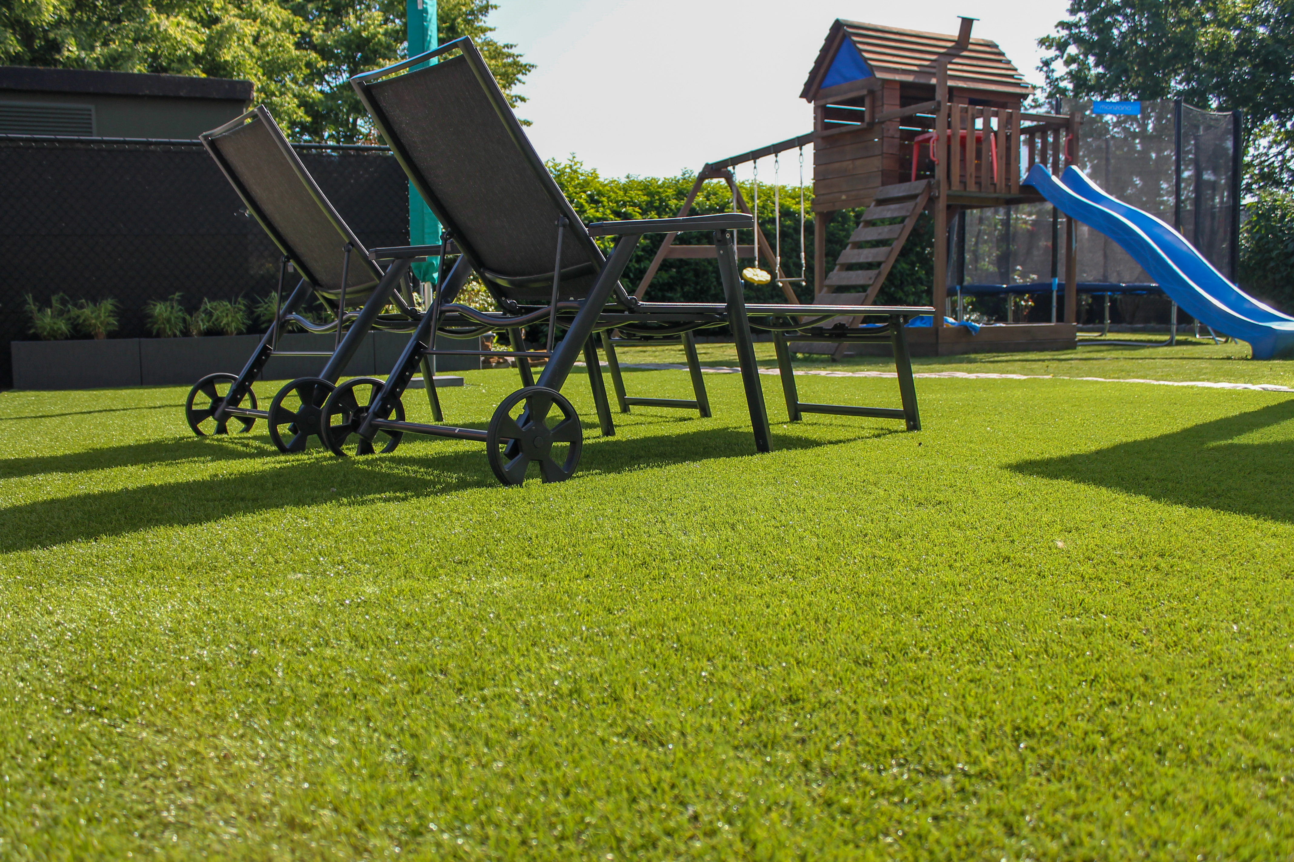 Kunstrasen auf dem Spielplatz