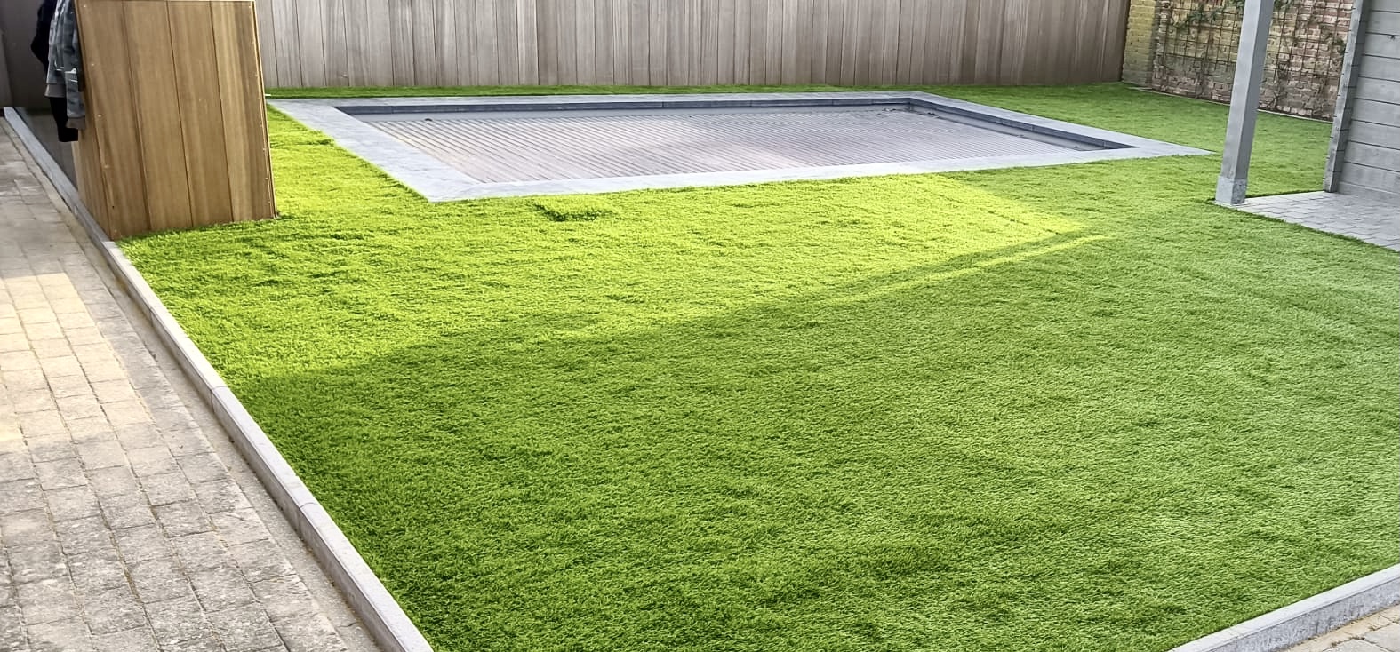 Very natural looking artificial grass around pool